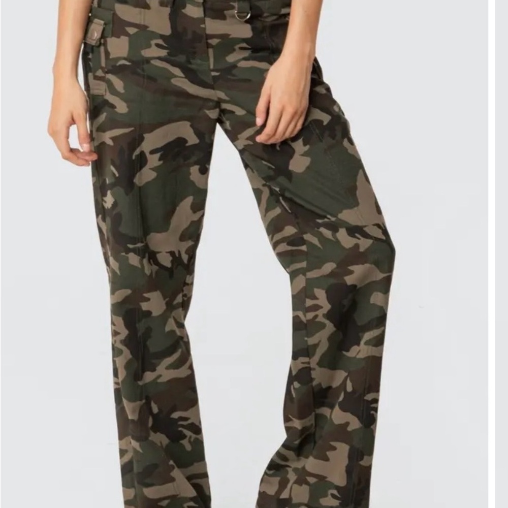 Edikted Camo Print Low Rise Cargo Jeans size S - Picture 2 of 6